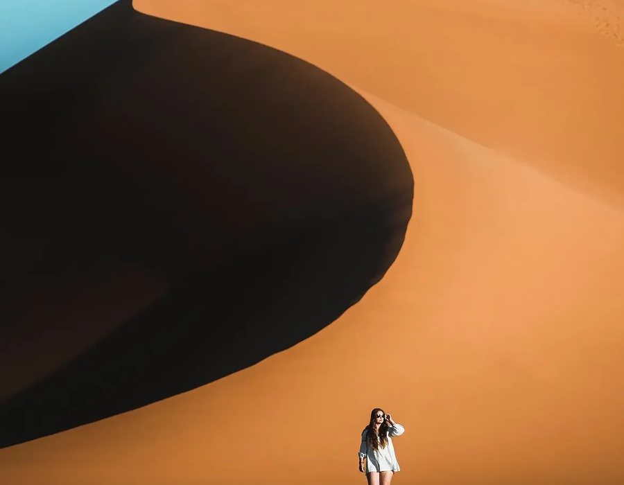 Dunas doradas del desierto del Sahara en Merzouga